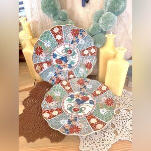 Vintage Arita Imari fan-shaped set of 2 plates 1984-1985.